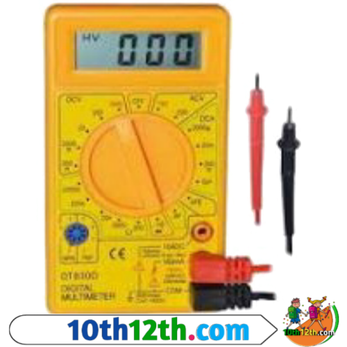 एनालॉग वोल्टमीटर और डिजिटल वोल्टमीटर दोनों ही एक समान कार्य करते हैं। डिजिटल वोल्टमीटर से वोल्ट को मापने के लिए मीटर को सर्किट में सर्किट में समांतर क्रम में ही लगाए जाते है।