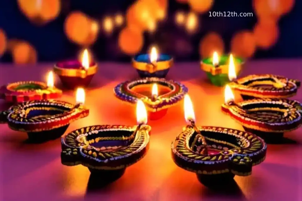 लोग घरों के चारों ओर और खिड़कियों पर मिट्टी के दीये जलाते हैं।